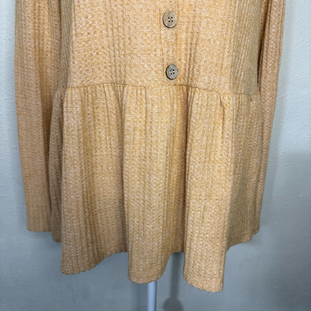 Daytrip Buckle Brushed Vneck Babydoll Peplum Waffle Knit Top - Picture 6 of 7